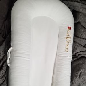 Dockatot deluxe in pristine white.